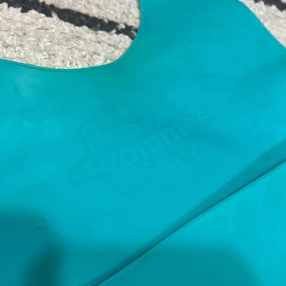 Tommee tippee silicone bibs